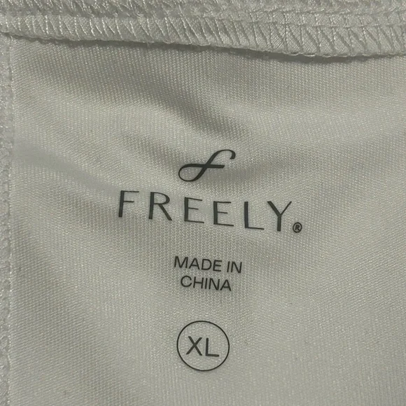 NWT Freely White and Blue Women's Skirt Set - Picture 10 of 10